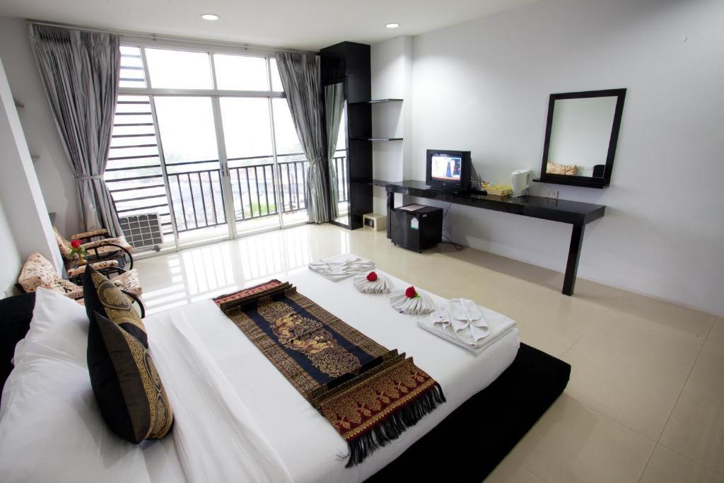 Lars-Lita Residence Patong Номер фото