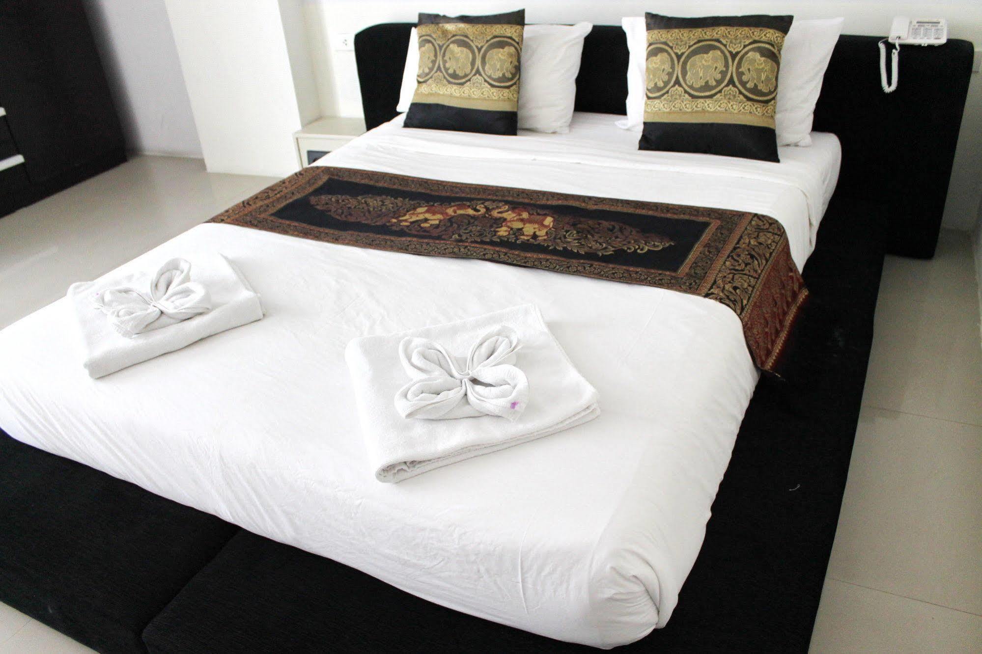 Lars-Lita Residence Patong Экстерьер фото